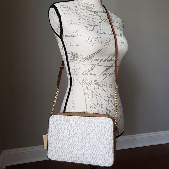 🌺NWT Michael Kors LG EW crossbody bag Vanilla MK - Picture 2 of 8